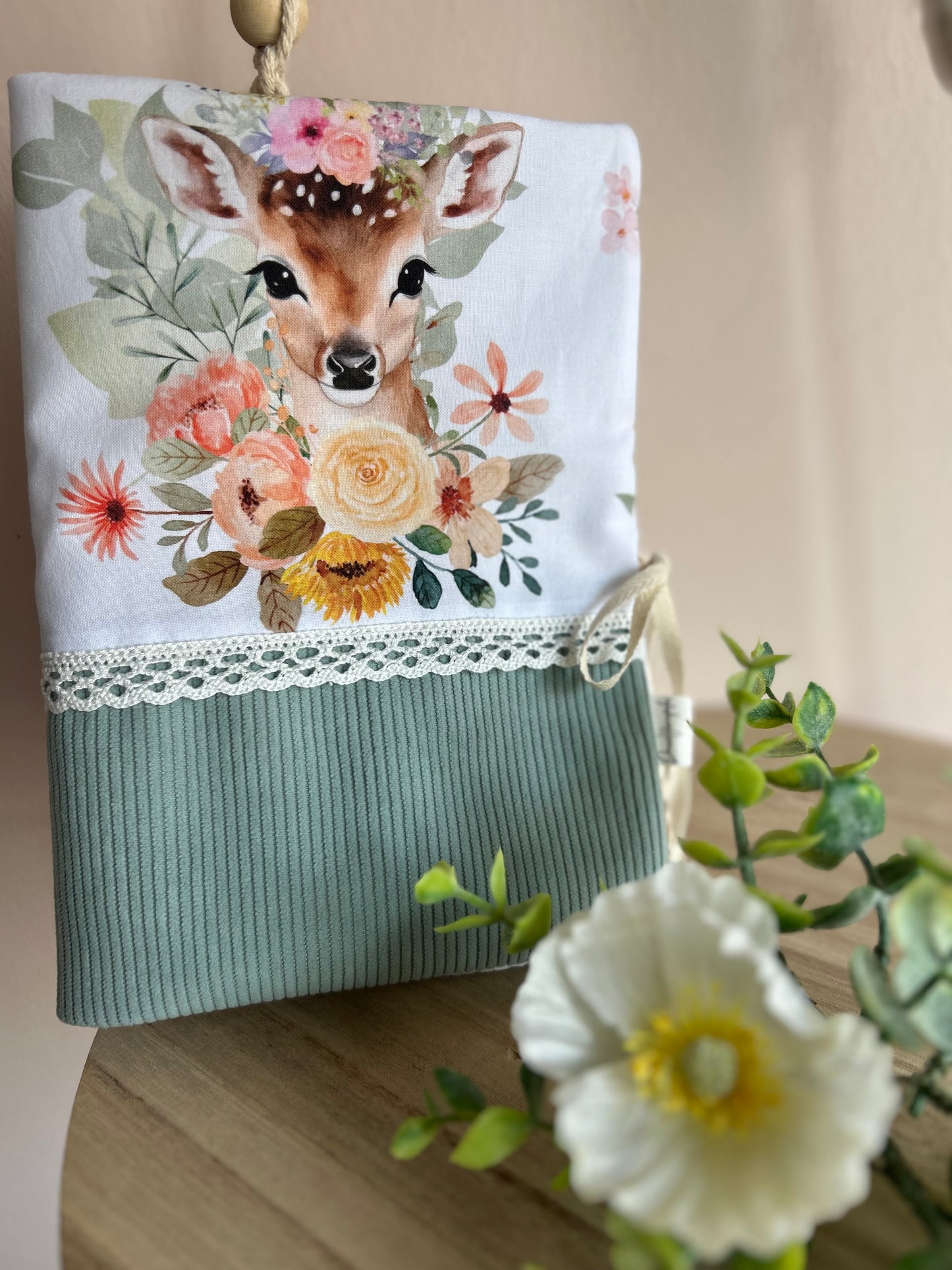 Protège carnet de santé « biche » avec dentelle