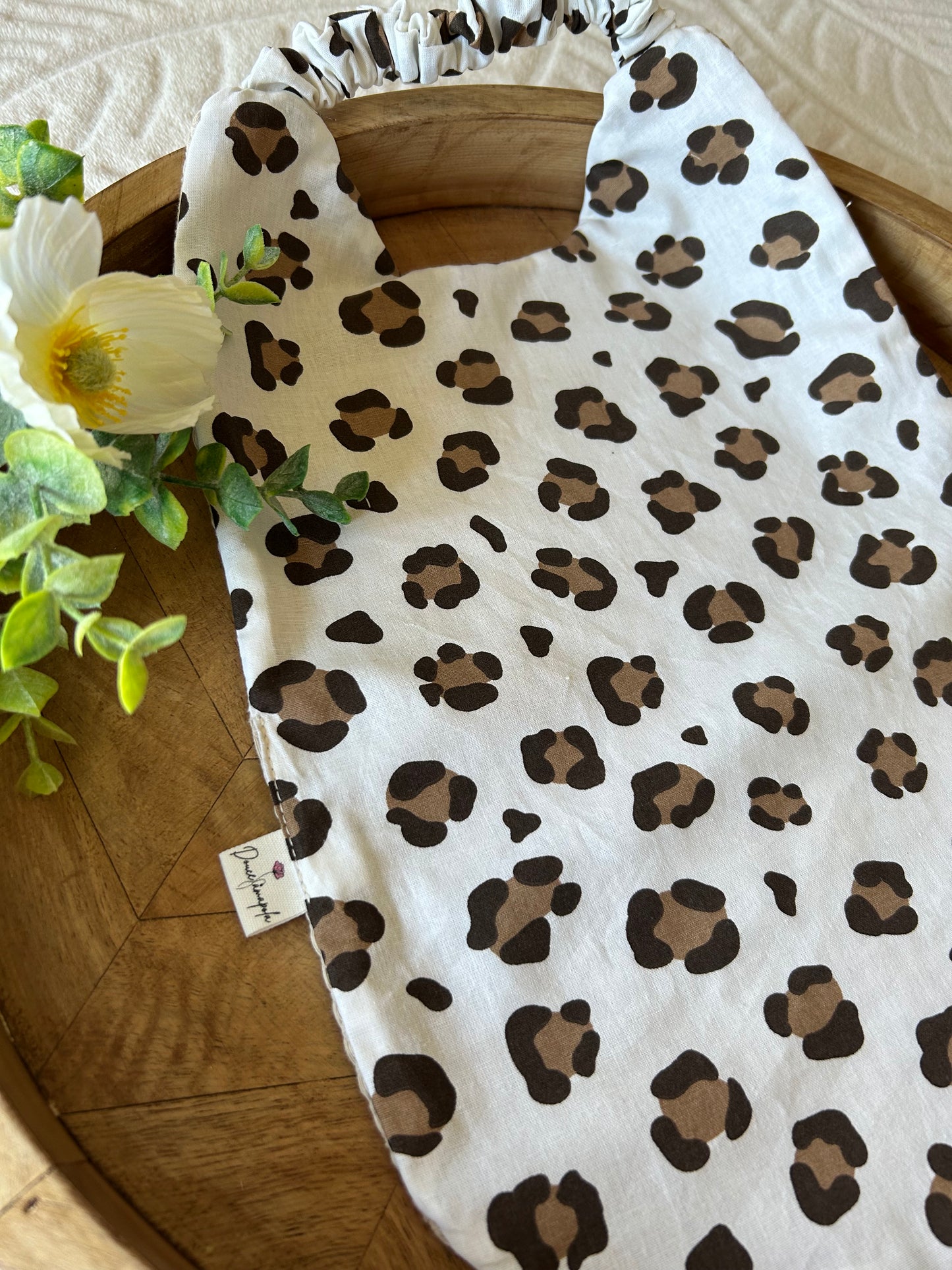 Bavoir élastique taille L « leopard marron »
