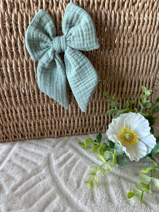 Pince à cheveux noeud menthe pâle